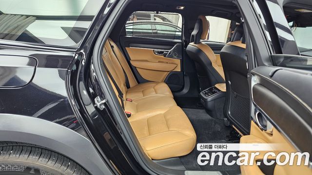 Volvo V90 2018 — photo 18