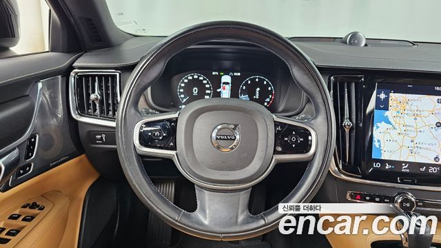 Volvo V90 2018 — photo 19