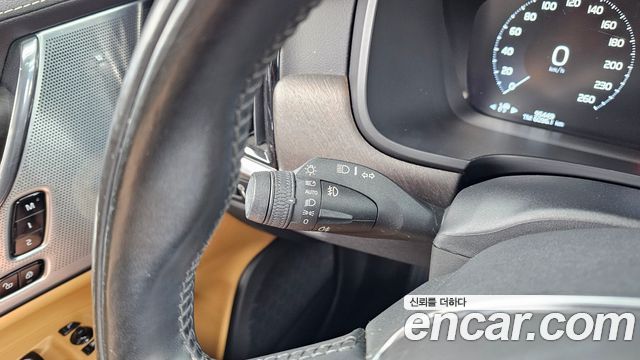Volvo V90 2018 — photo 30