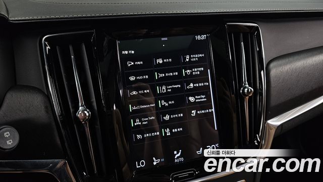 Volvo V90 2018 — photo 33