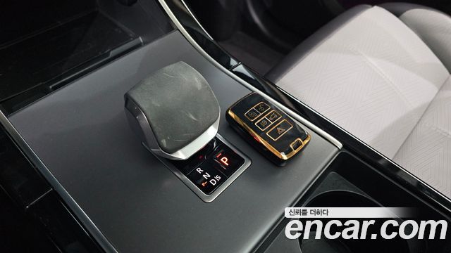 Land Rover Range Rover Velar 2024 — photo 9