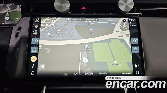 Land Rover Range Rover Velar 2024 — photo 15
