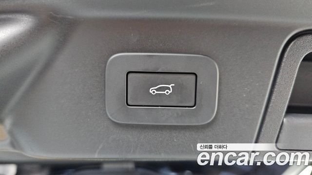 Land Rover Range Rover Velar 2024 — photo 20