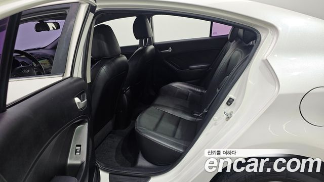 Kia K3 2013 — photo 11