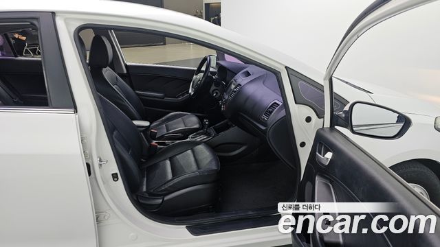 Kia K3 2013 — photo 19