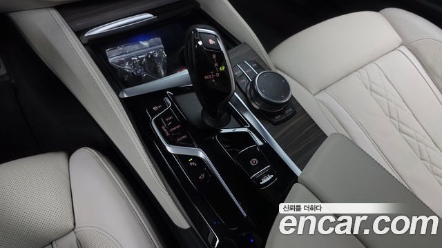 BMW 5-Series 2021 — photo 12