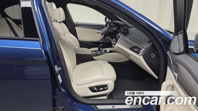 BMW 5-Series 2021 — photo 17