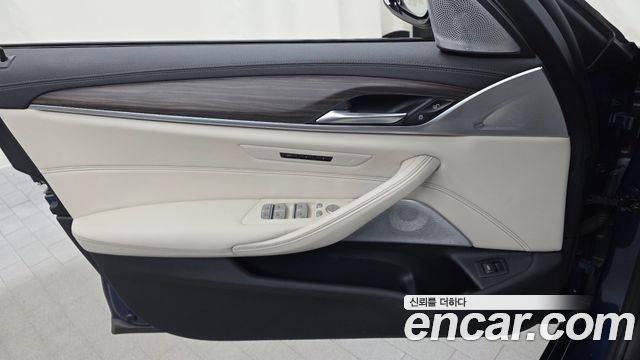 BMW 5-Series 2021 — photo 14