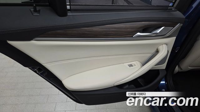 BMW 5-Series 2021 — photo 15