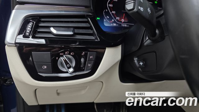 BMW 5-Series 2021 — photo 27