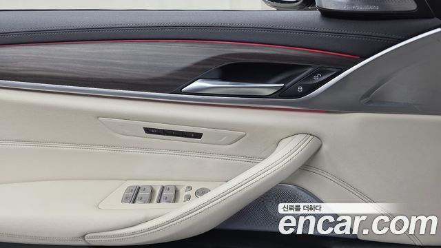 BMW 5-Series 2021 — photo 28