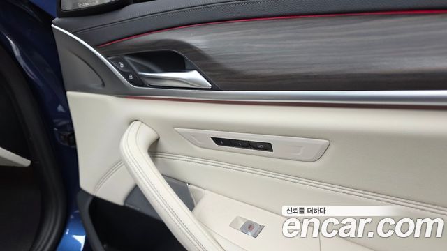 BMW 5-Series 2021 — photo 36