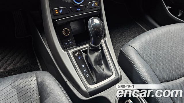 Hyundai AVANTE 2015 — photo 12