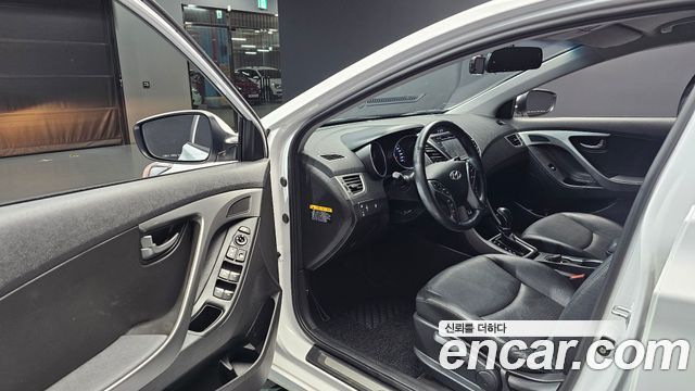 Hyundai AVANTE 2015 — photo 13
