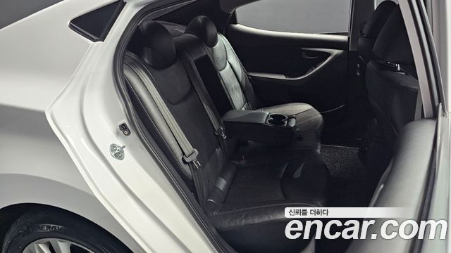 Hyundai AVANTE 2015 — photo 17
