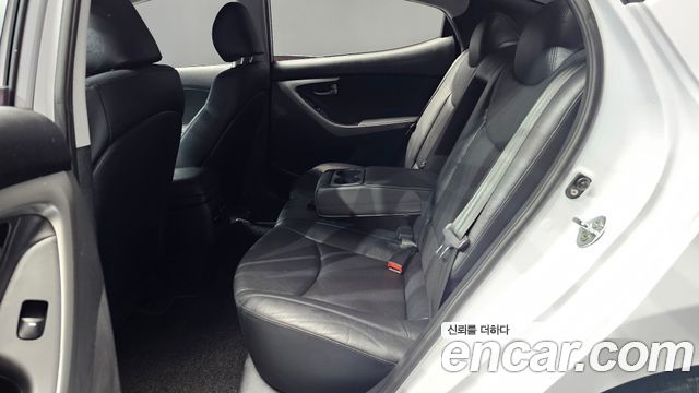 Hyundai AVANTE 2015 — photo 18