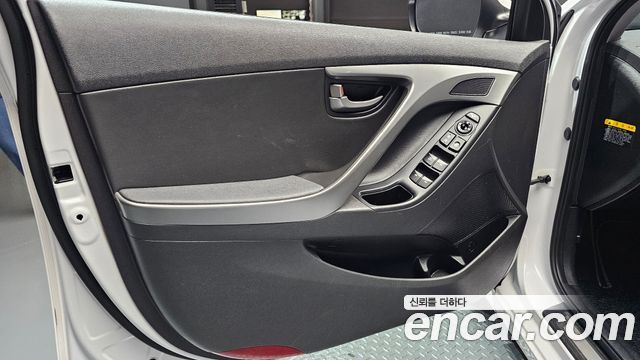 Hyundai AVANTE 2015 — photo 14