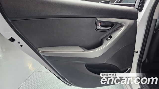Hyundai AVANTE 2015 — photo 15