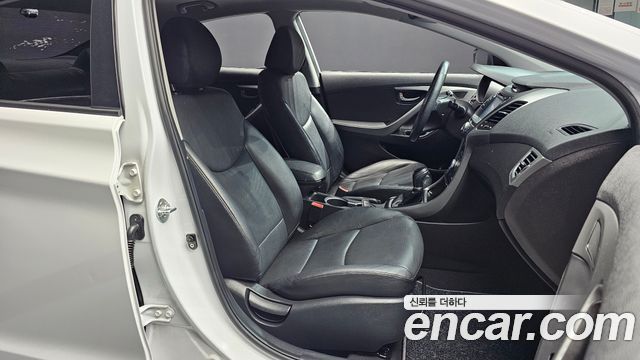 Hyundai AVANTE 2015 — photo 16