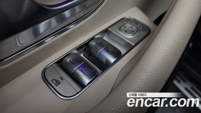 Mercedes-Benz GLS-Class 2021 — photo 39