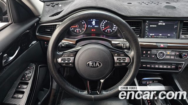 Kia K7 2018 — photo 19