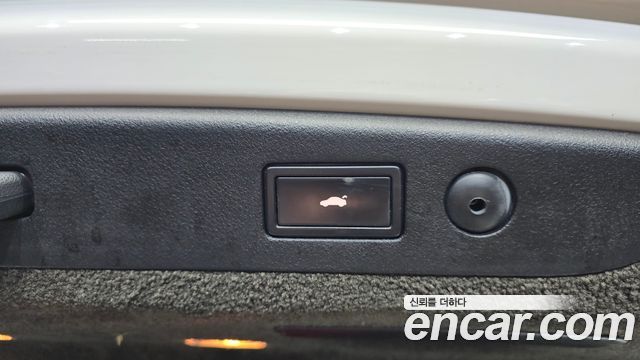 Bentley Flying Spur 2010 — photo 17