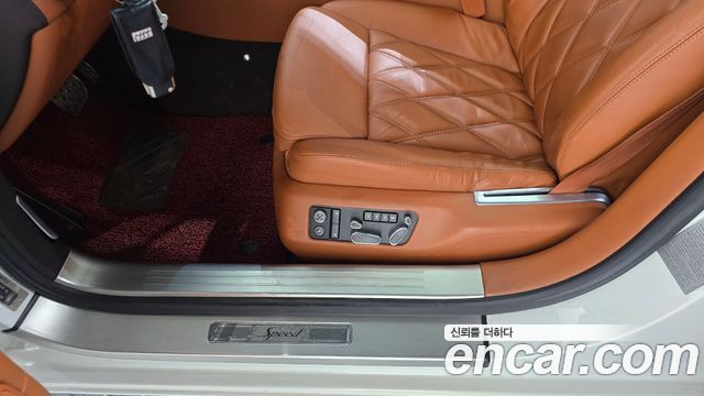 Bentley Flying Spur 2010 — photo 18