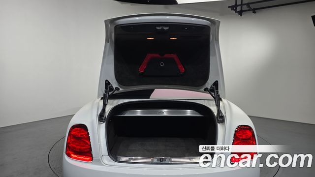 Bentley Flying Spur 2010 — photo 19