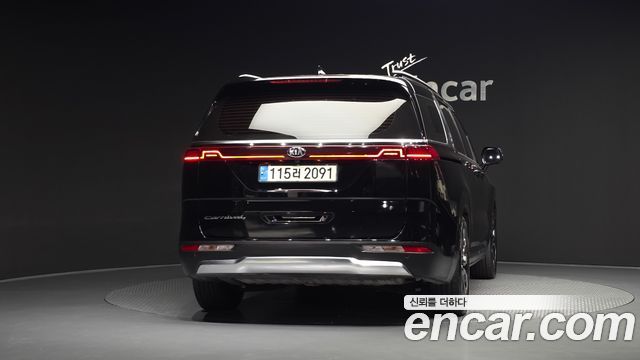 Kia Canival 2021 — photo 4