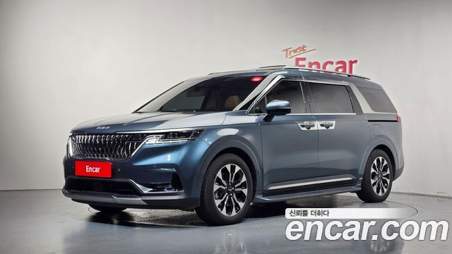Kia Canival 2023 — photo 1