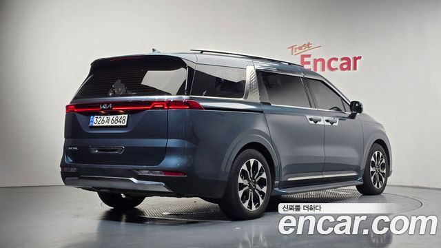 Kia Canival 2023 — photo 2