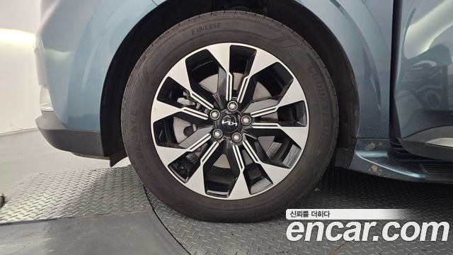 Kia Canival 2023 — photo 5