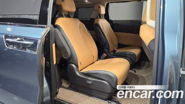 Kia Canival 2023 — photo 17