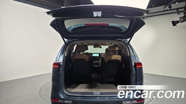 Kia Canival 2023 — photo 24