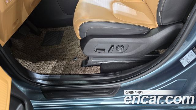 Kia Canival 2023 — photo 33