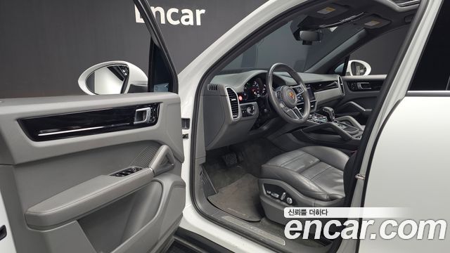 Porsche Cayenne 2019 — photo 13