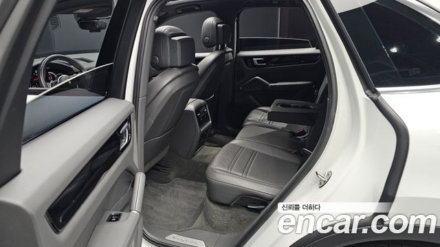 Porsche Cayenne 2019 — photo 18