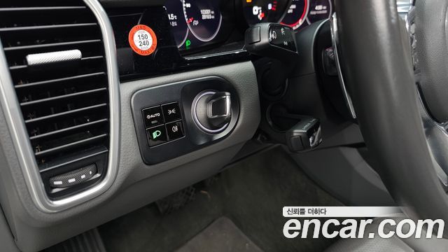 Porsche Cayenne 2019 — photo 23