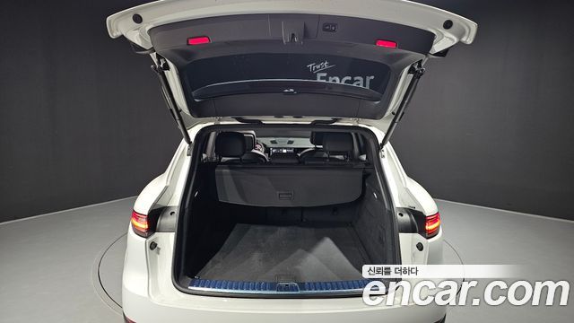 Porsche Cayenne 2019 — photo 26