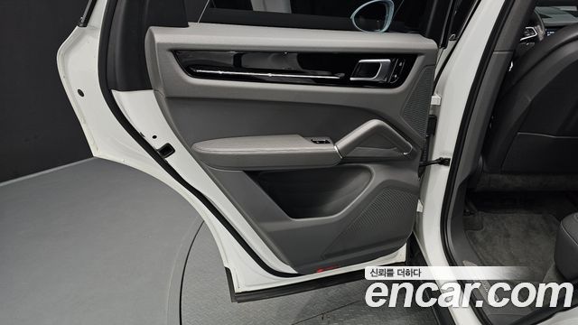 Porsche Cayenne 2019 — photo 15