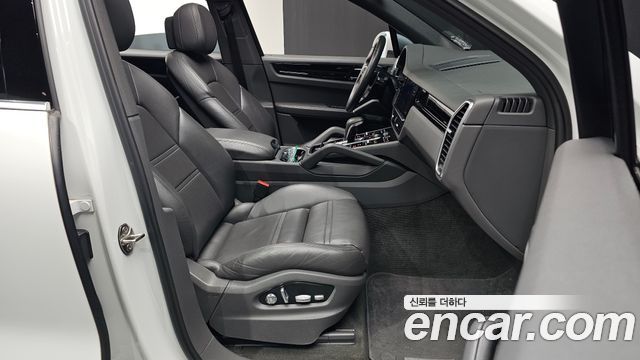 Porsche Cayenne 2019 — photo 16