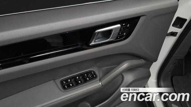 Porsche Cayenne 2019 — photo 30
