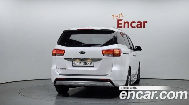 Kia Canival 2016 — photo 4