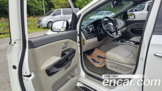 Kia Canival 2016 — photo 10