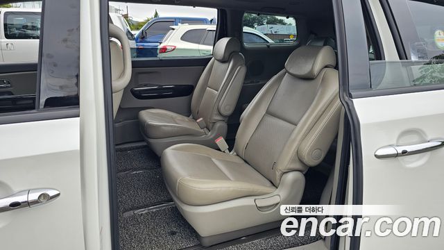 Kia Canival 2016 — photo 11