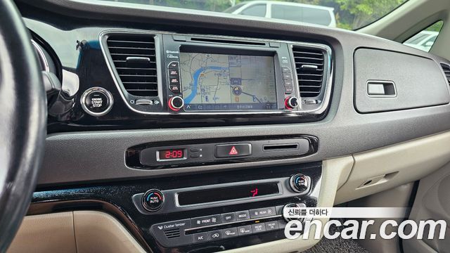 Kia Canival 2016 — photo 12