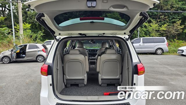 Kia Canival 2016 — photo 17