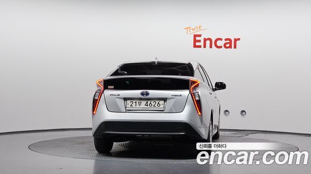 Toyota Prius 2018 — photo 4