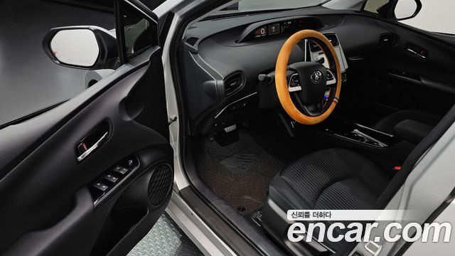 Toyota Prius 2018 — photo 10