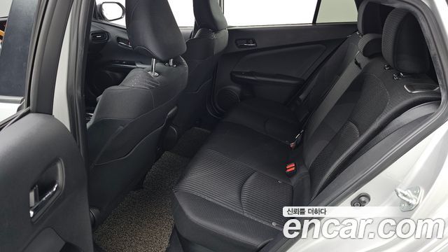 Toyota Prius 2018 — photo 11